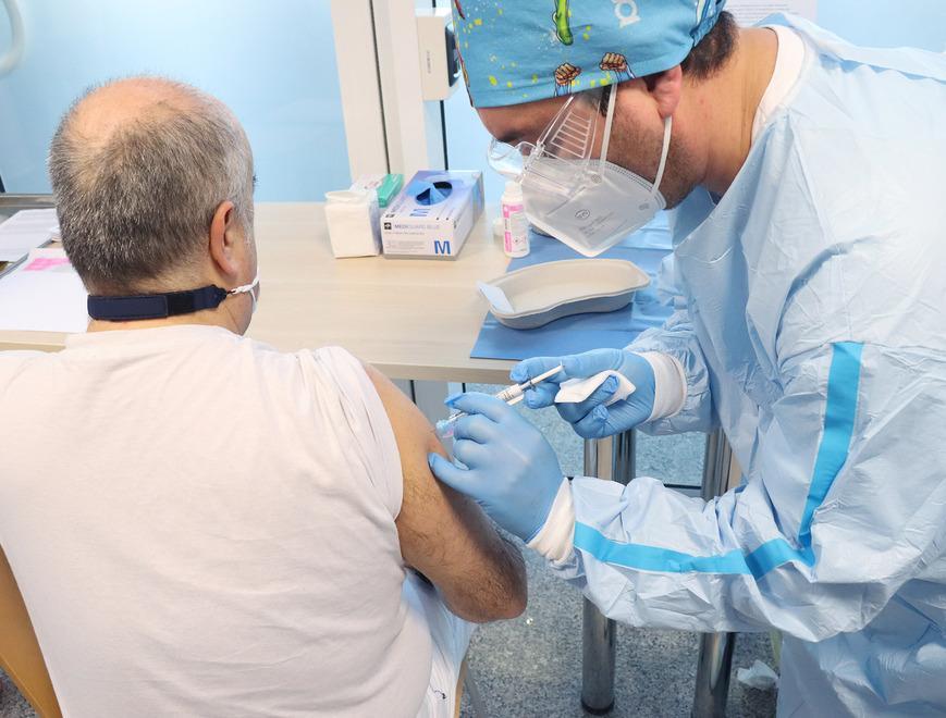 Vaccini, si riparte. Traguardo in vista per gli over 80 