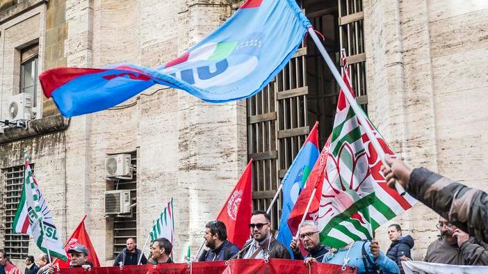 Fabbrica, l’appello di Gelichi «Non lasciamo soli i sindacati»