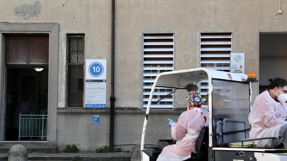 La denuncia dell'’ex primario di Psichiatria: «Paziente morto a Livorno dopo una settimana legato ad un letto»