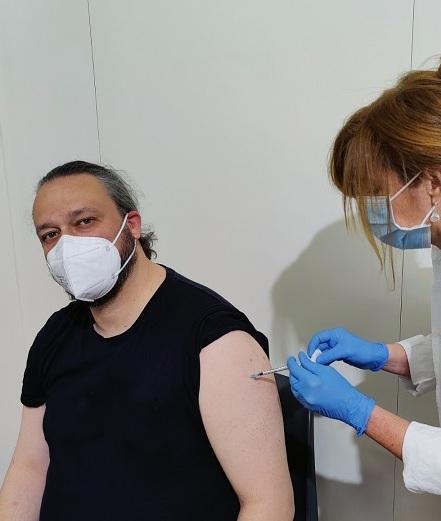 Il sindaco si è vaccinato «L’hub è un’eccellenza» 