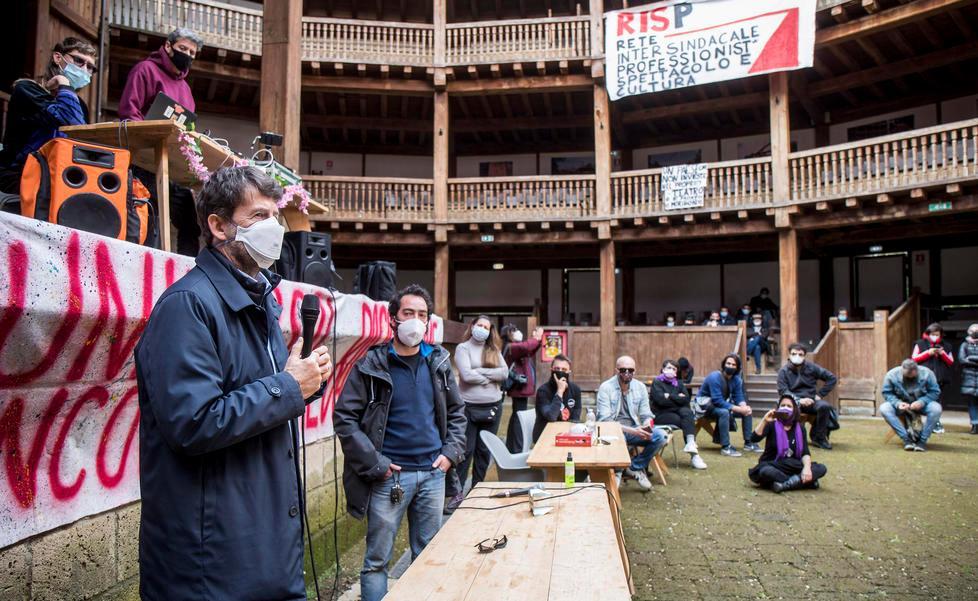 L’idea del ministro: negli stadi il calcio ma anche i concerti 