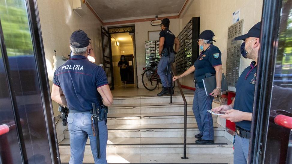 Ostello abusivo al Grattacielo Murato un altro appartamento
