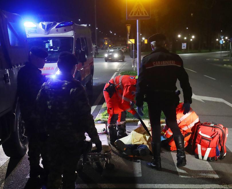 Vede la sua ex in giro con un altro uomo e scatta l’aggressione 