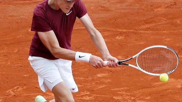 Sinner si inchina a Djokovic Fognini il superstite azzurro