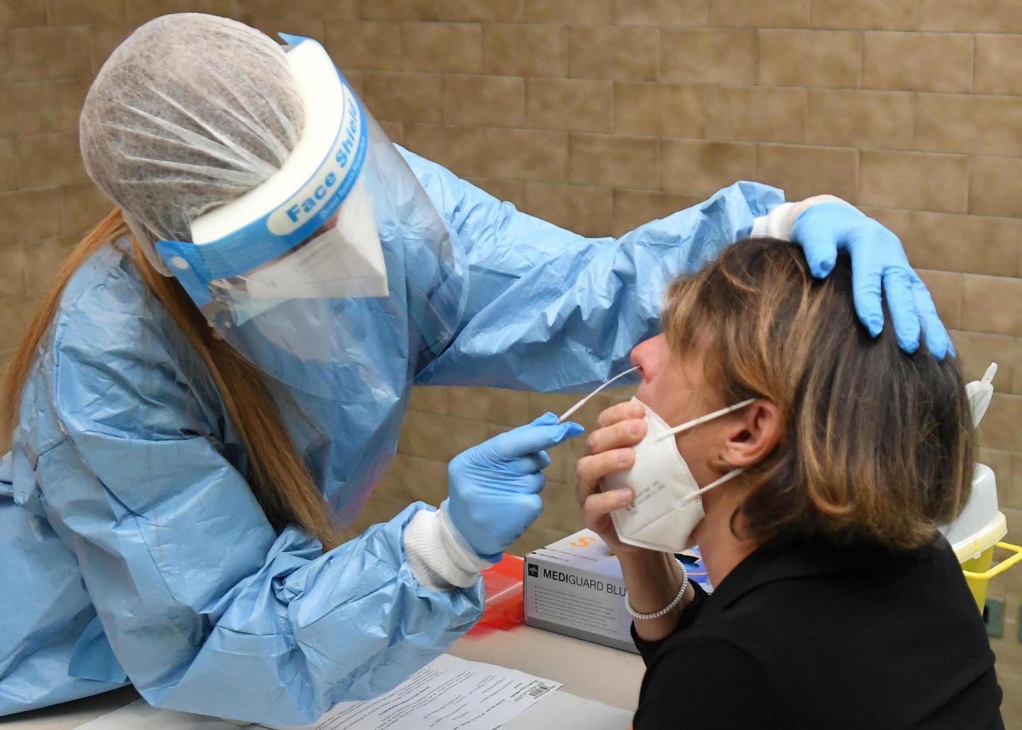 In attesa dei vaccini weekend di screening con “Sardi e Sicuri”