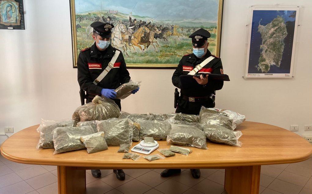 Innamorati e complici: in casa 15 chili di droga 