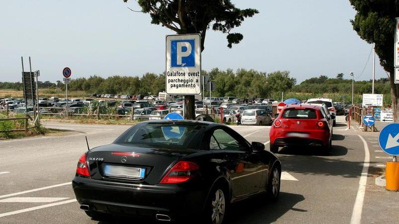 Ingresso automatizzato e tariffa oraria: ecco come cambia l’area sosta per le Spiagge Bianche