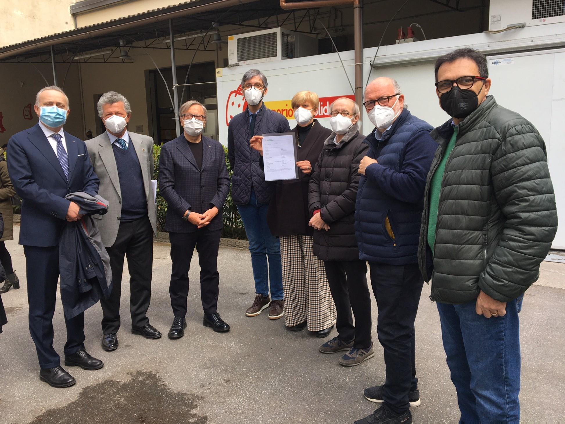 I promotori dell'iniziativa solidale durante la presentazione