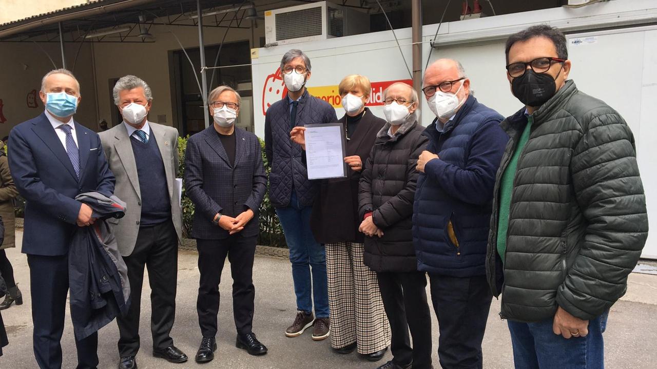 I promotori dell'iniziativa solidale durante la presentazione