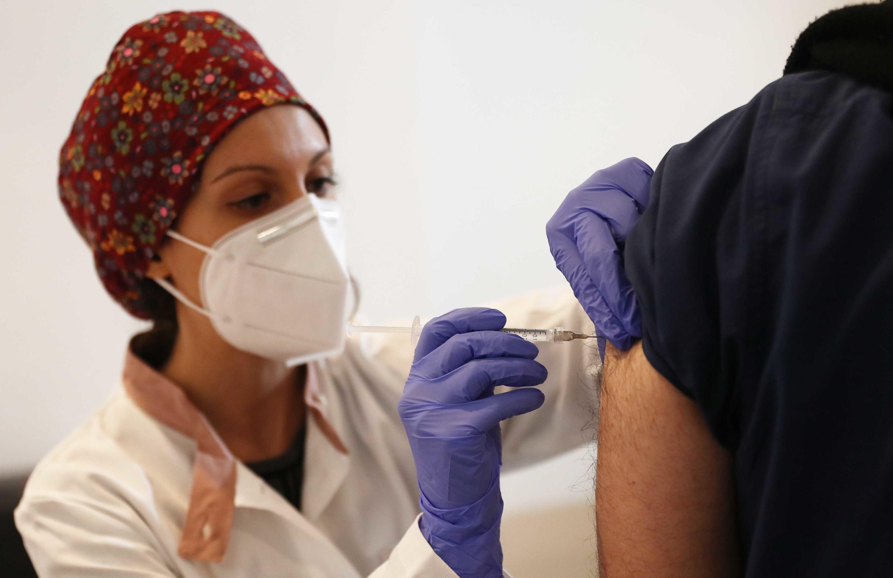 Quasi 12mila vaccini inoculati nelle ultime 24 ore in Sardegna