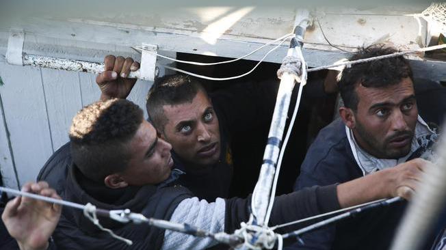 Migranti: naufragio al largo Tunisia, almeno 21 annegati