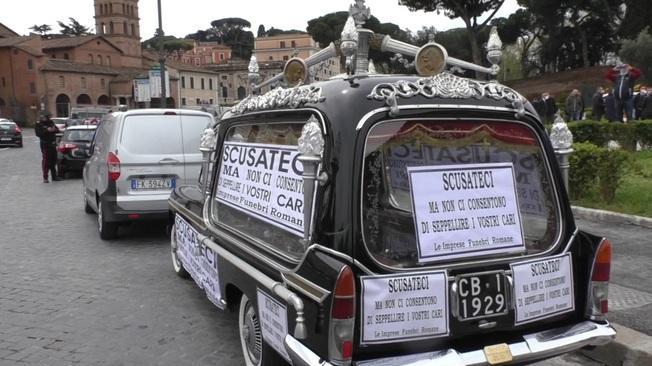 Covid:"smaltire cremazioni", protesta imprese funebri a Roma