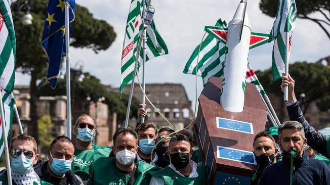 Alitalia: protesta lavoratori ai Fori, non siamo bancomat
