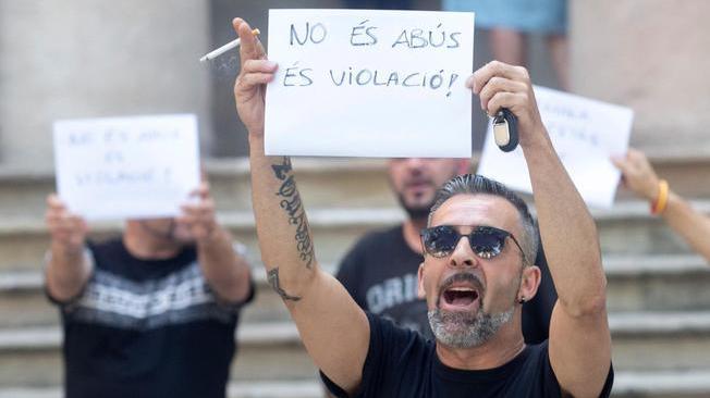 Spagna: 31 anni a uno degli autori di uno stupro di gruppo