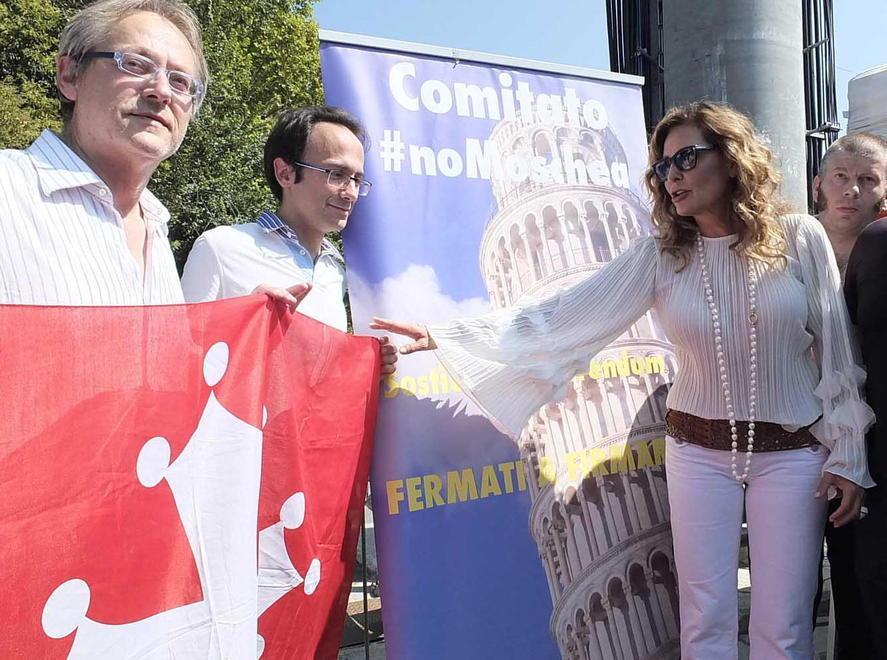 Si aprono crepe nella coalizione leghista dopo l’ok alla costruzione della moschea 