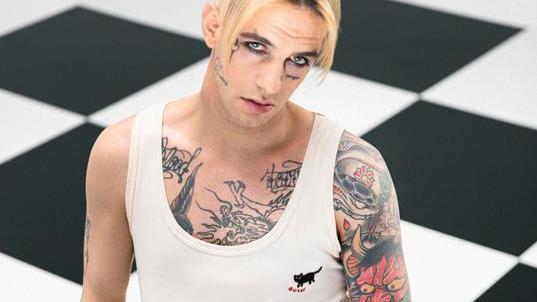 Achille Lauro: rock, pop, punk «La mia musica è tormento»