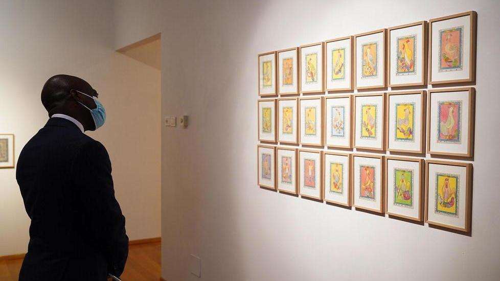 “Arte Alfabeto Universale” è la mostra che riapre la stagione degli eventi