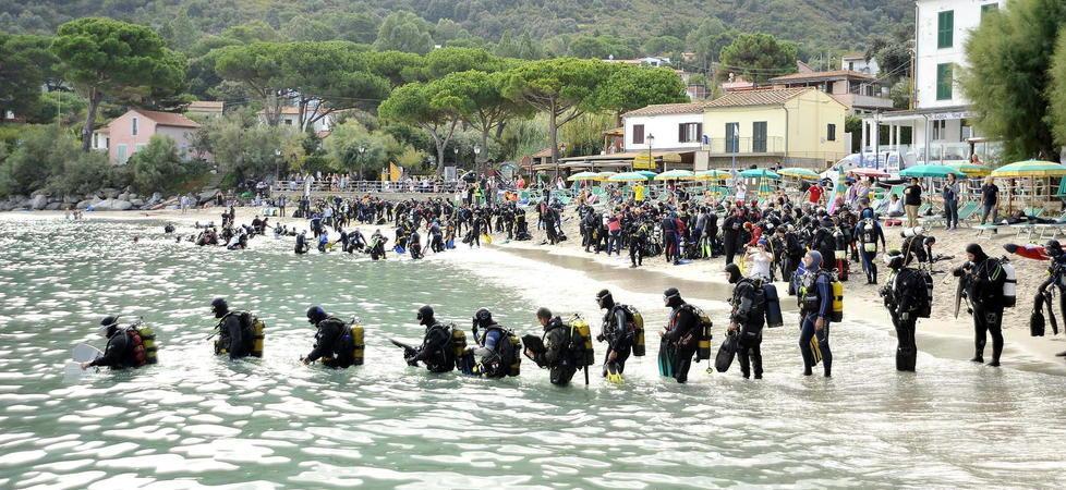 Lunedì in regalo per i lettori la foto dell’impresa da record L’immersione del 173 sub