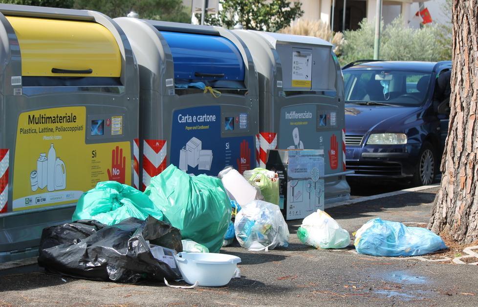Cattivi odori, rumori, rifiuti Così scatta la segnalazione 