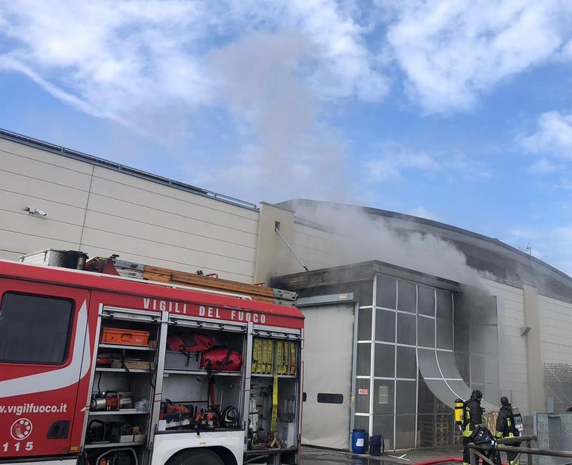 Fiamme al caseificio messo in vendita dal colosso Granarolo 