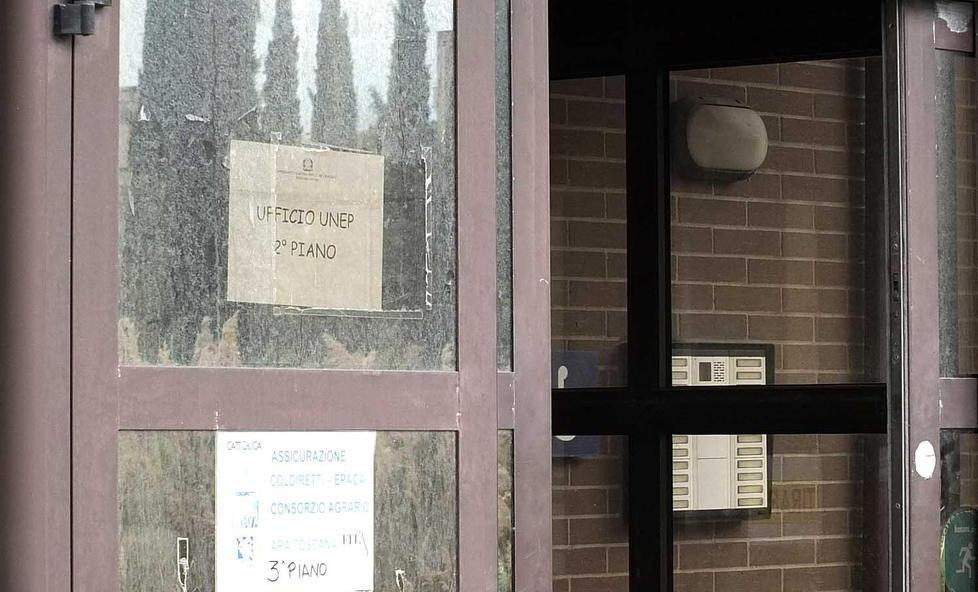 Era finito nei guai già in passato il dipendente portato in carcere