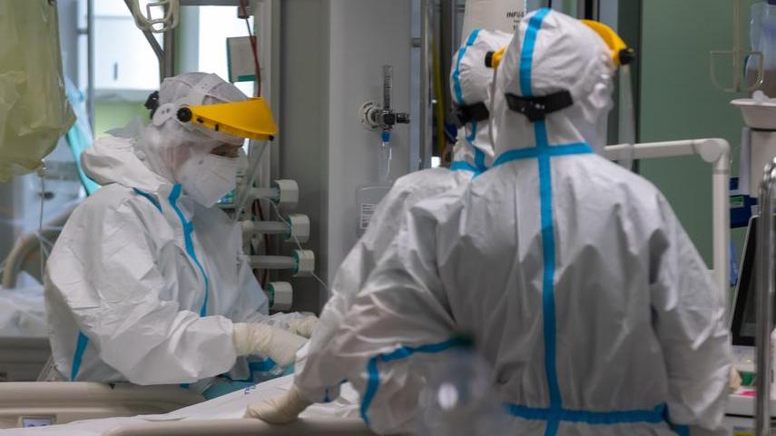 In Italia calano i morti ma il contagio aumenta
