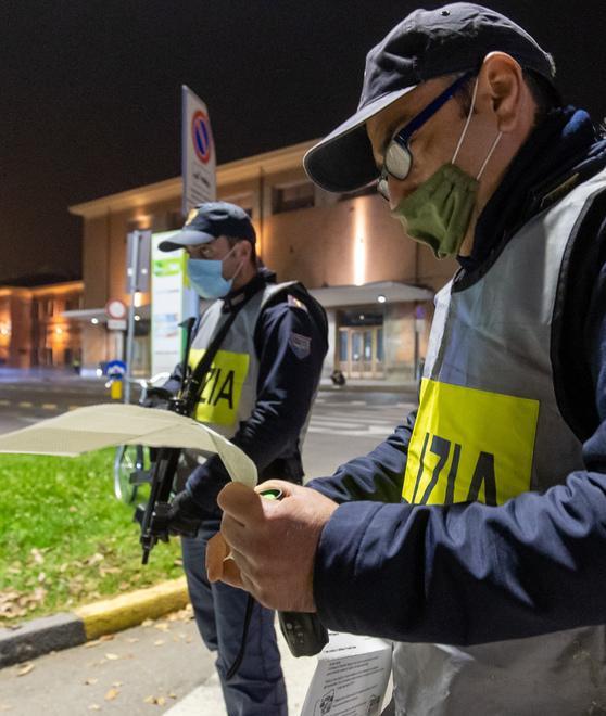 In auto erano in quattro Sanzionati dalla polizia 