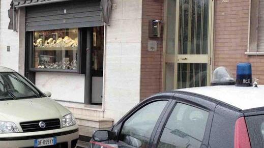 Rapinò una oreficeria Incastrato dopo 12 anni con la banca dati Dna