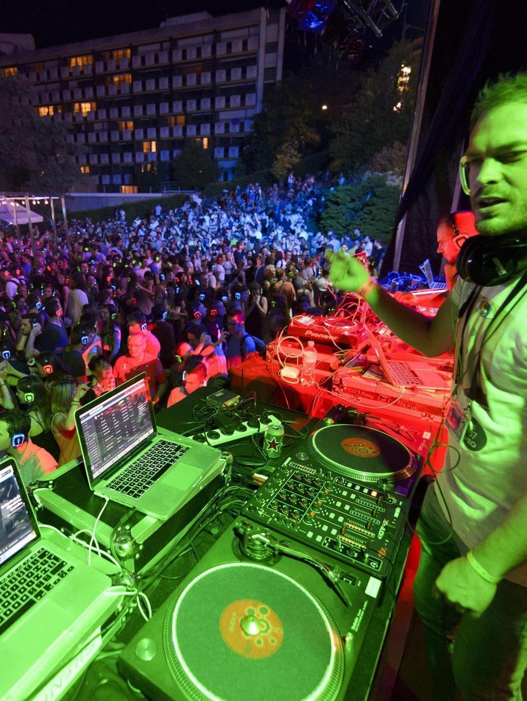 A lezione di musica elettronica e dj 