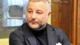 Il governatore “molla” Esu il giornalista paga per tutti