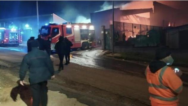 In fiamme una discarica comunale nel Vibonese, indagano Cc