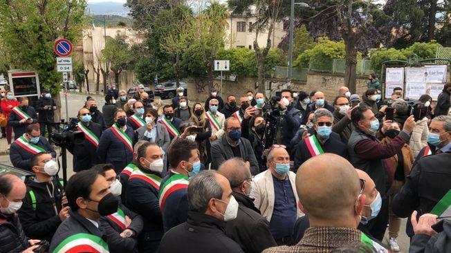 Covid:sit-in sindaci davanti ospedale Cosenza, 'intervenire'