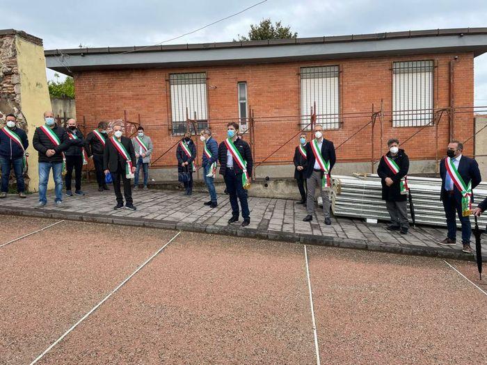 La protesta dei sindaci a Simaxis (foto ansa)