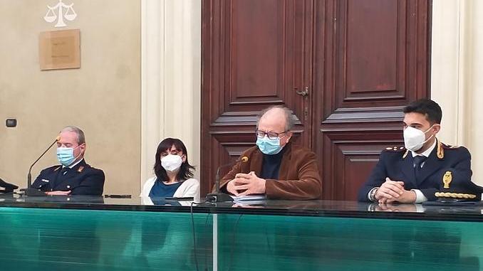 Un momento della conferenza stampa in cui è stata illustrata l'operazione che ha portato all'arresto del funzionario