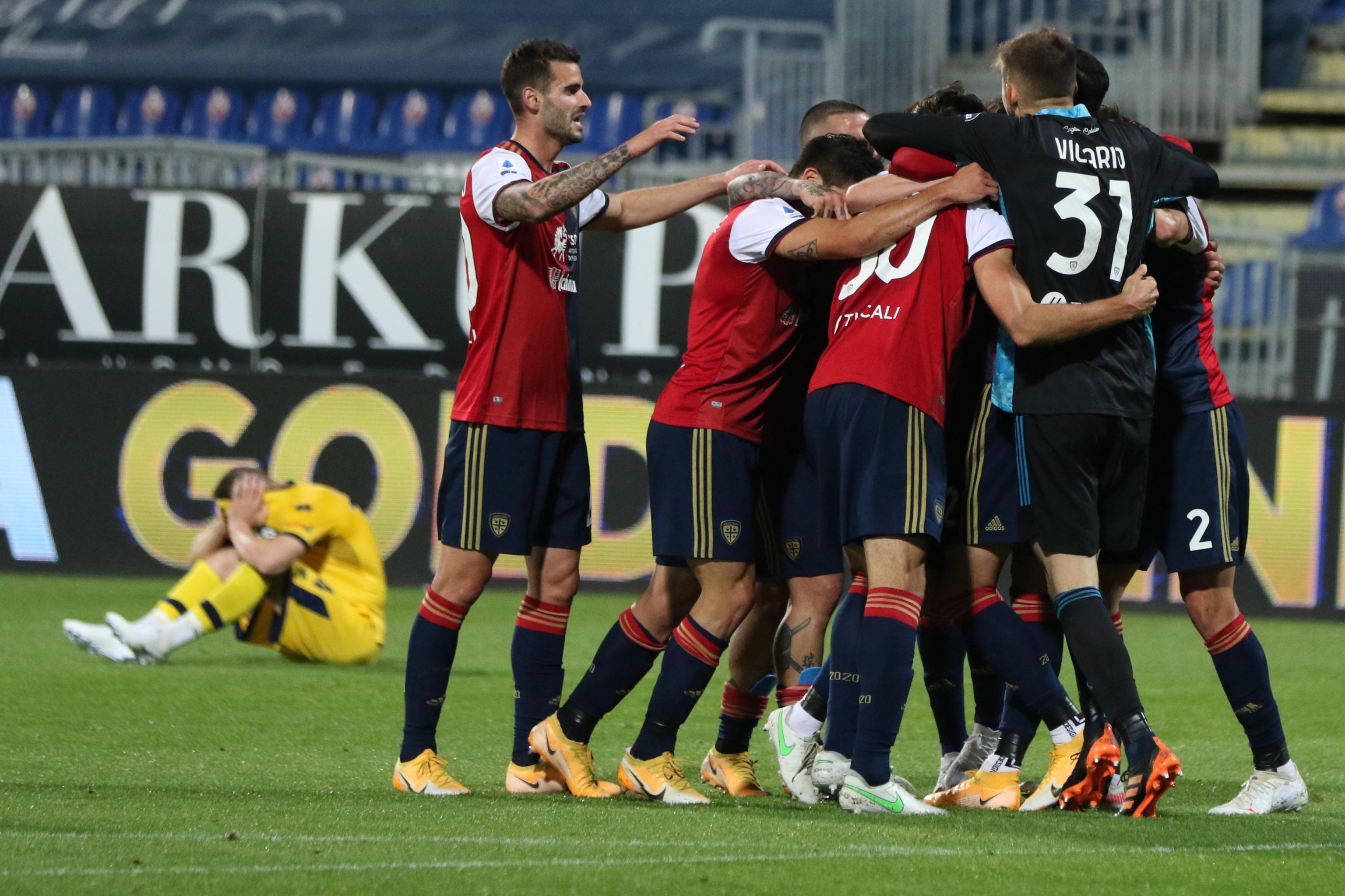 Cagliari all'inferno e ritorno: 4-3 in extremis al Parma