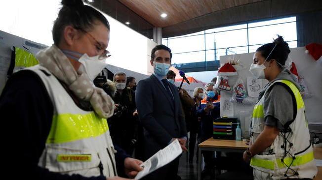 Covid: Francia impone quarantena per 5 Paesi a rischio