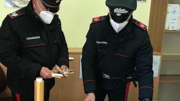 Arrestato spacciatore: in casa nascondeva 40mila euro