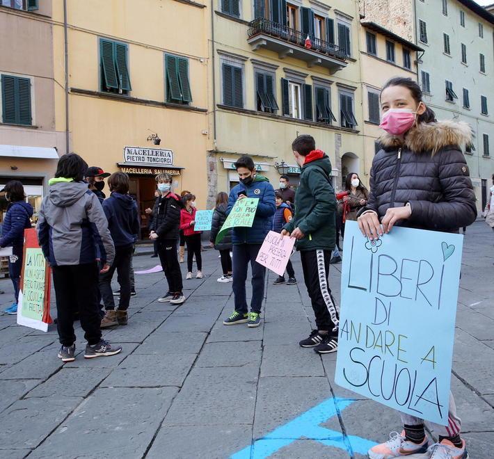 «La scuola non è virtuale, basta stare a casa» 