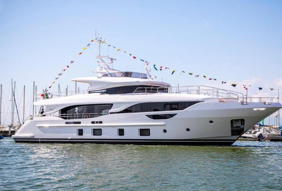 Benetti vara BD111, undicesimo yacht della linea Delfino95