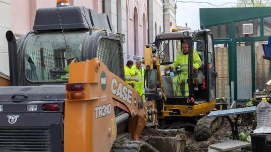 L’acqua è tornata ma i lavori continuano