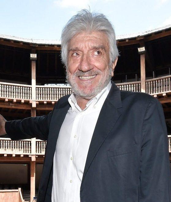 Versi, sonetti e sberleffi nel libro di Gigi Proietti