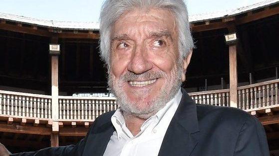 Versi, sonetti e sberleffi nel libro di Gigi Proietti