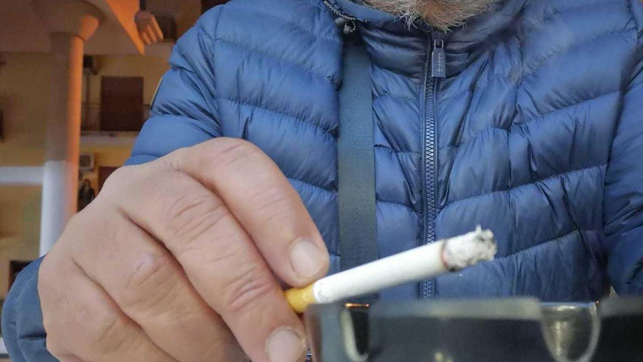 A Macomer vietato fumare all’aperto 