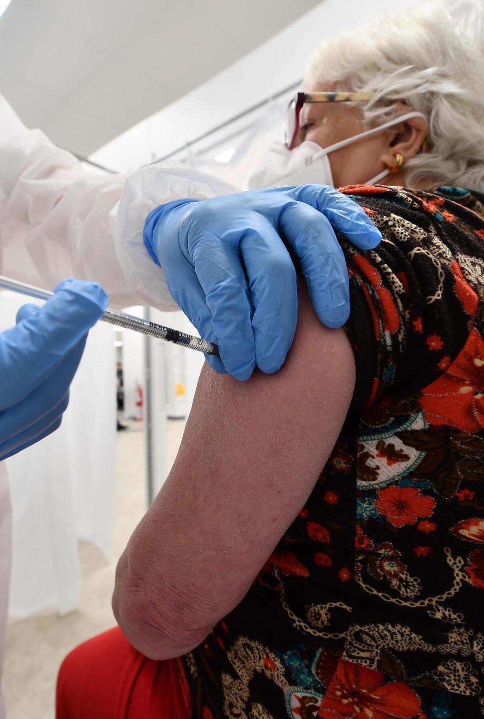 Oggi e domani lo screening, martedì i vaccini