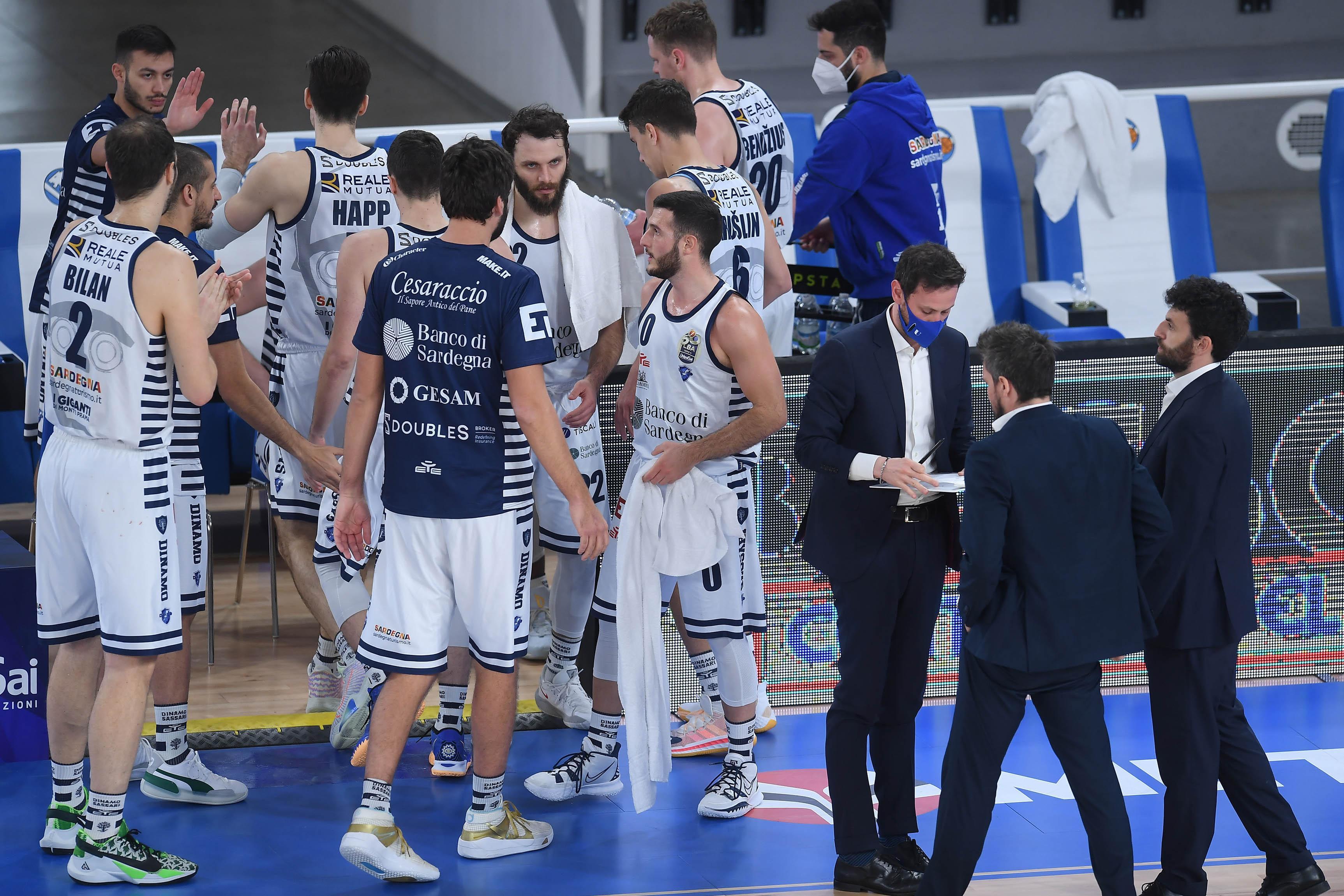 Basket, la Dinamo risorge: vittoria capolavoro a Brescia 