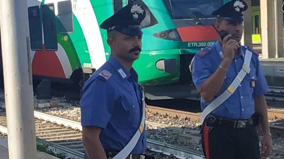 Ferrara, ragazzini sui binari e scatta l’allarme: cercavano portafoglio