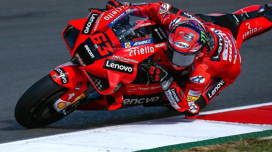 Il “giallo” di Portimao Bagnaia primo e punito Davanti parte Quartararo