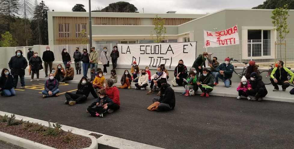 «Il sindaco non può decidere dove mandiamo i figli a scuola» 