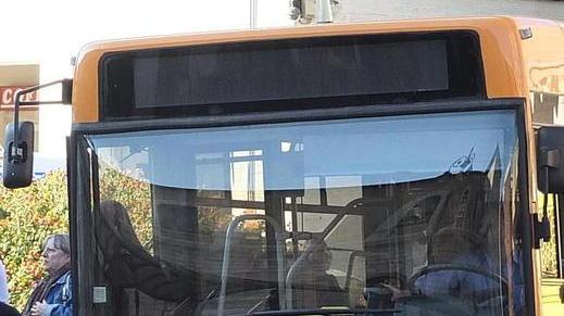 Non ha il bligletto del bus Aggredisce l’autista e arrivano i carabinieri