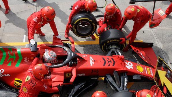 Hamilton, poi le Red Bull Pole e record della Mercedes